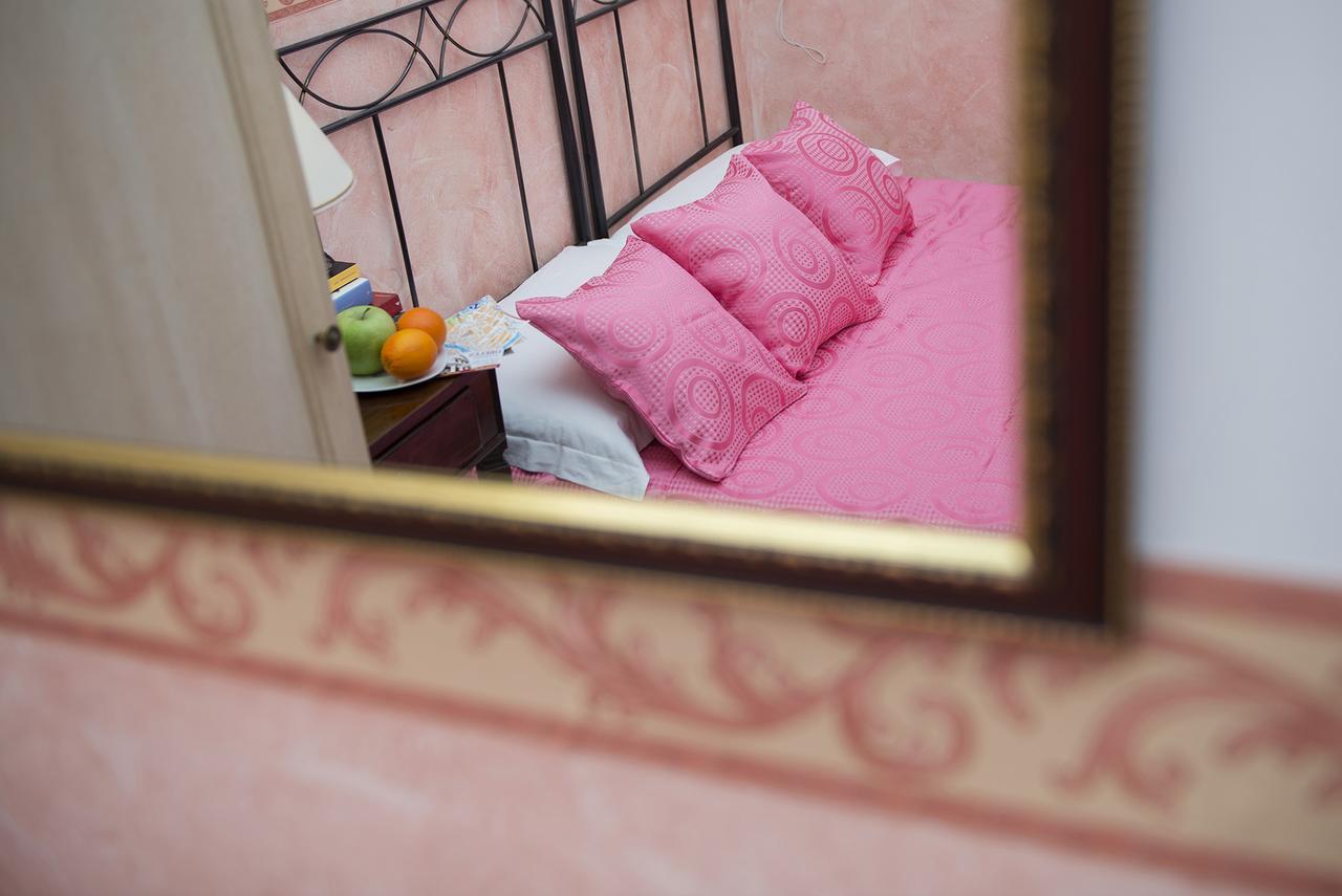 ローマ オベルス Bed & Breakfast エクステリア 写真